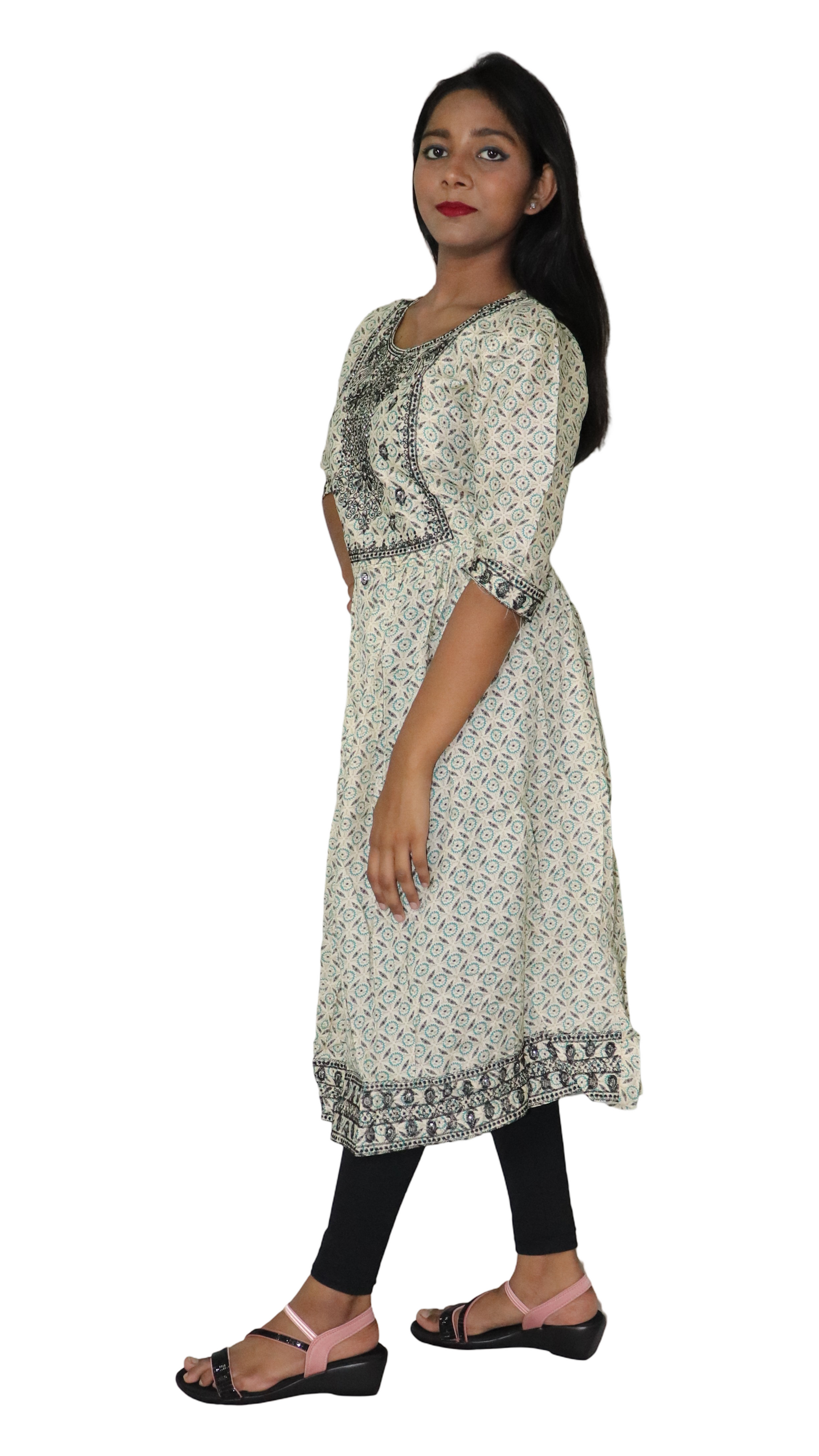 ATIMADE Embroidered Short Kurti