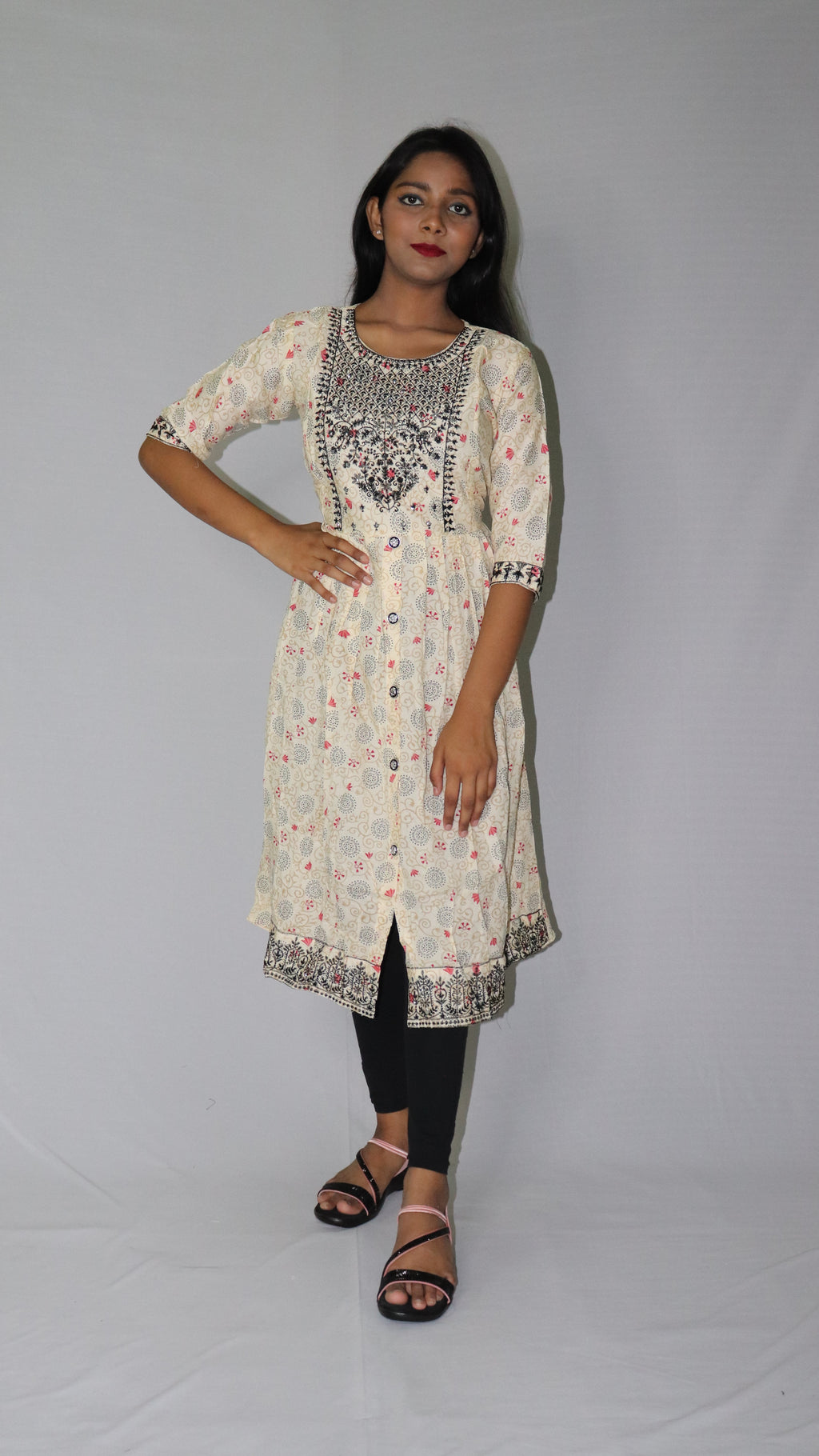ATIMADE Round Neck Floral Embroidered Kurti