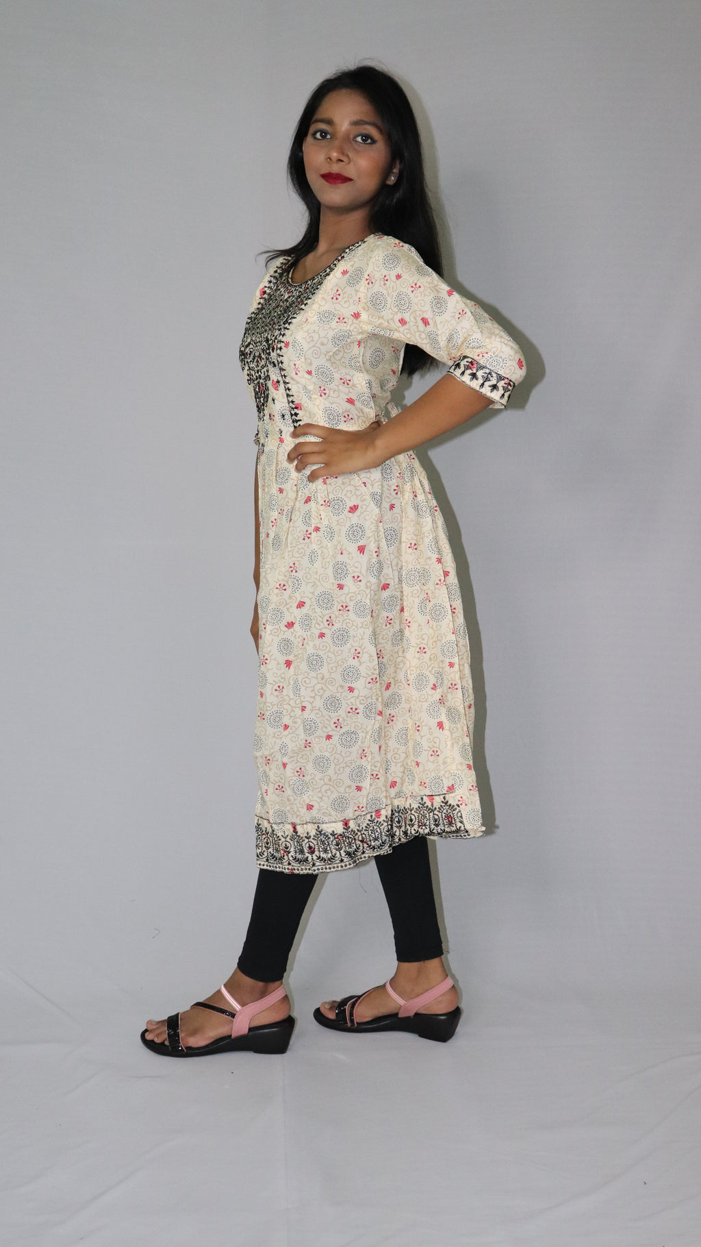 ATIMADE Round Neck Floral Embroidered Kurti