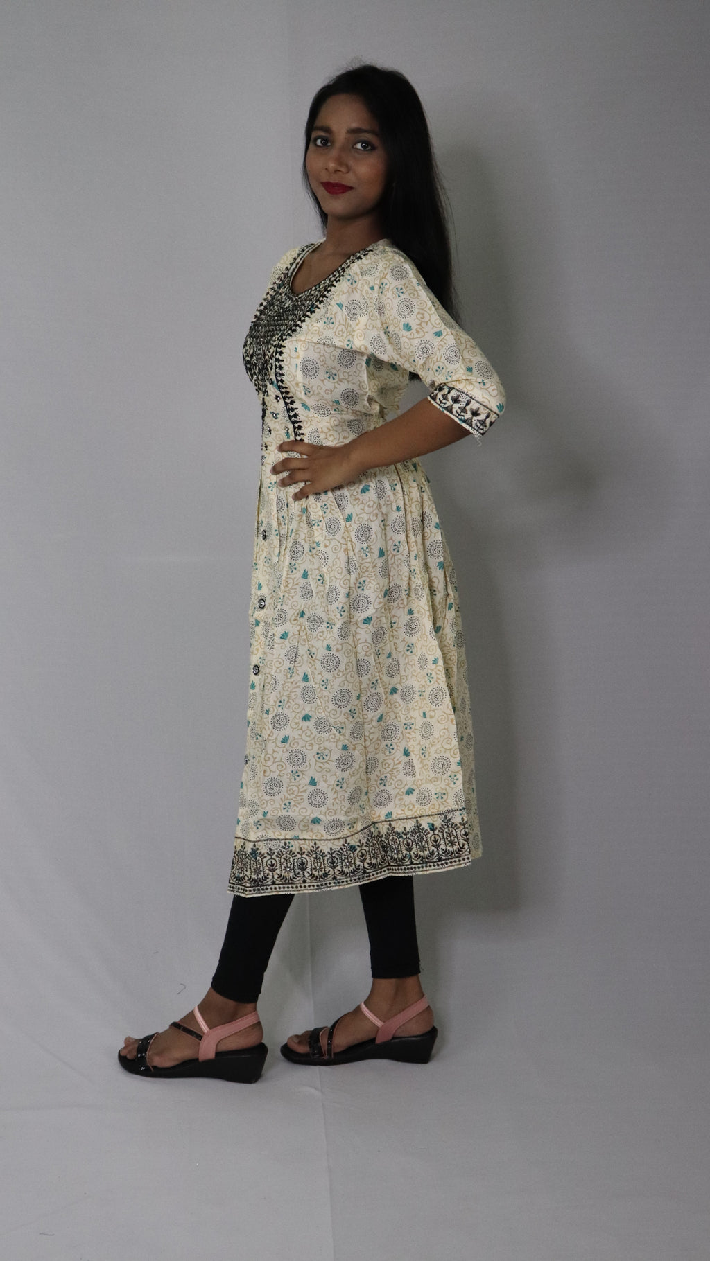 ATIMADE Round Neck Floral Embroidered Kurti