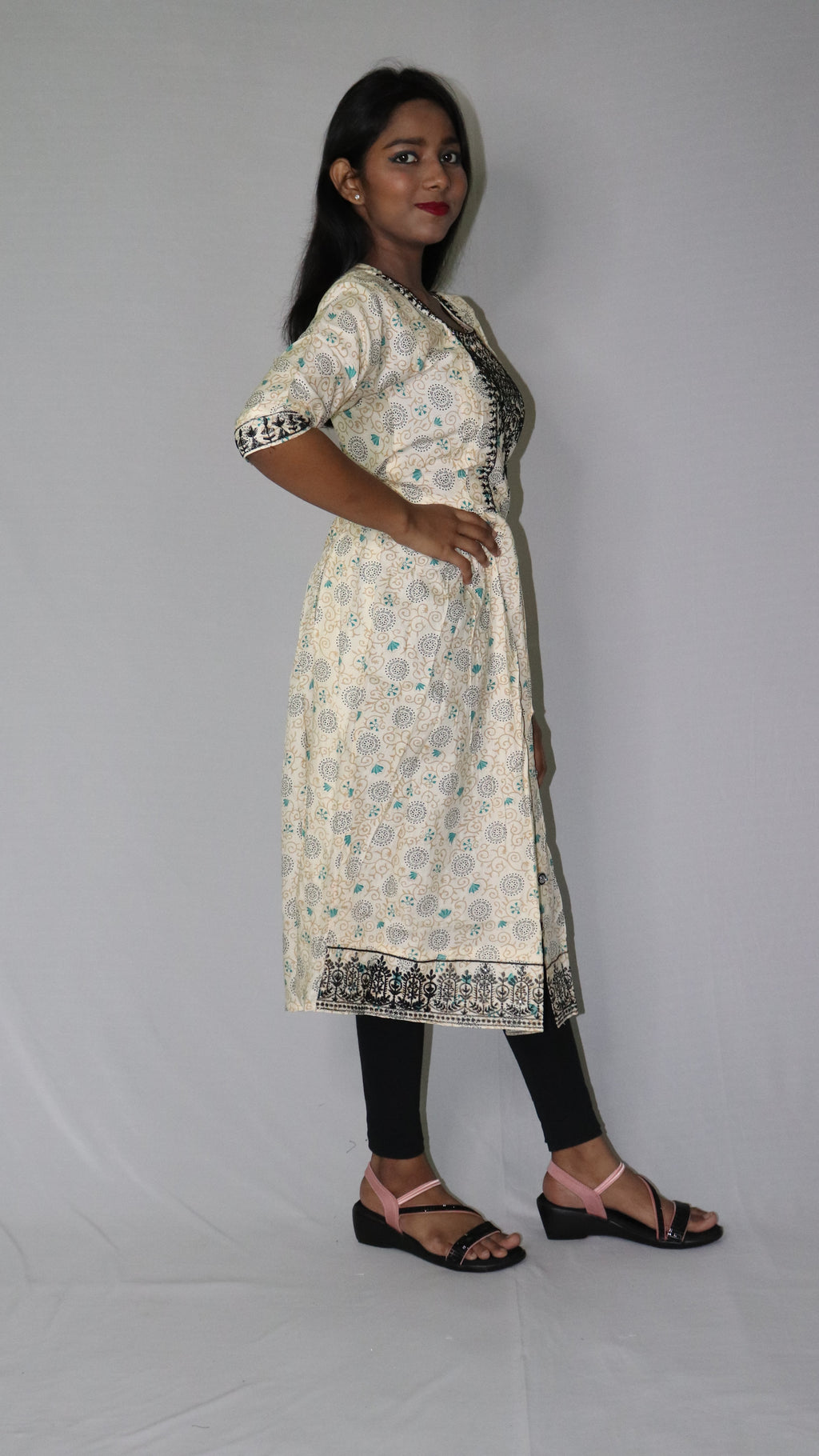 ATIMADE Round Neck Floral Embroidered Kurti